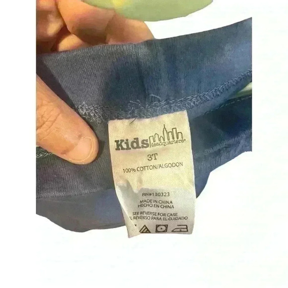 Kids Headquarters Graphic T with matching blue shorts 2T-3T - Picture 6 of 6